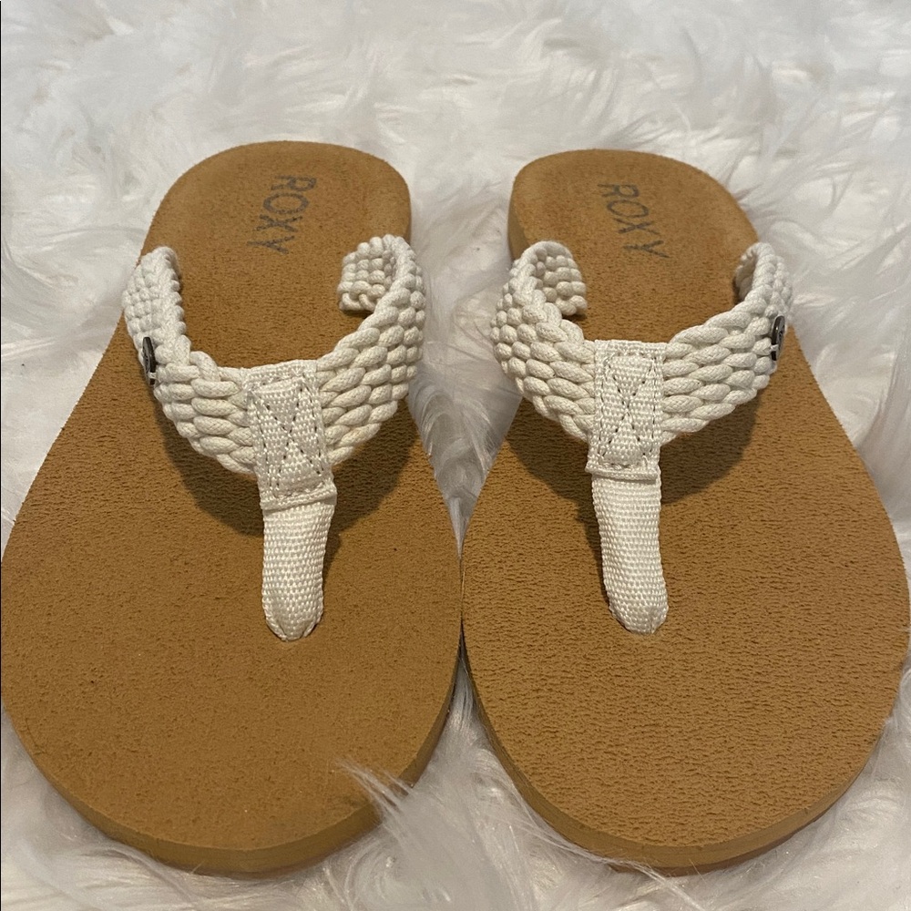 NEW Roxy Flip Flops - Picture 2 of 5
